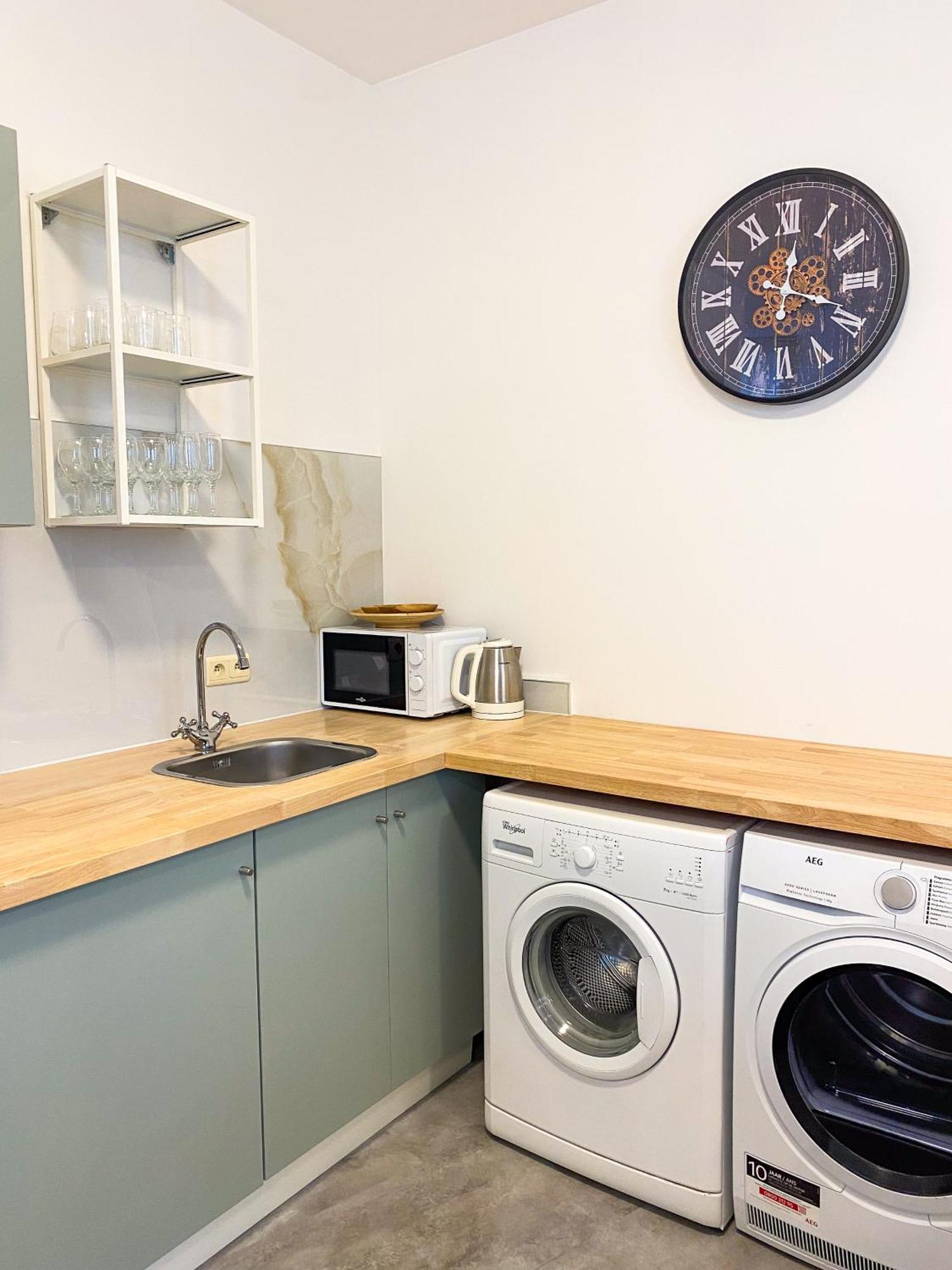 New Cozy Apartments In Porte De Hal Brussels Exterior photo